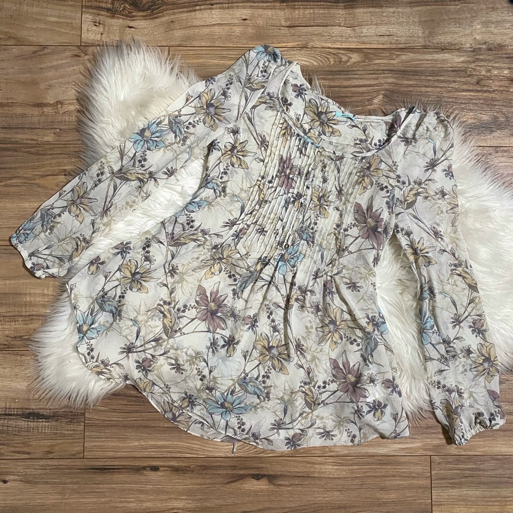 Kimichi Blue | Urban Outfitters Beige Floral Top